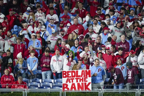 Phillies fans turn Citizens Bank Park into '4 hours of hell